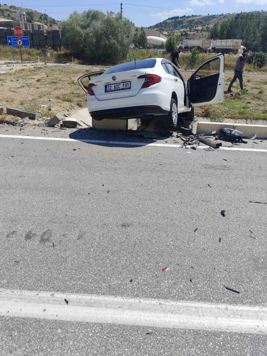 Isparta’da Trafik Kazası Ucuz Atlatıldı