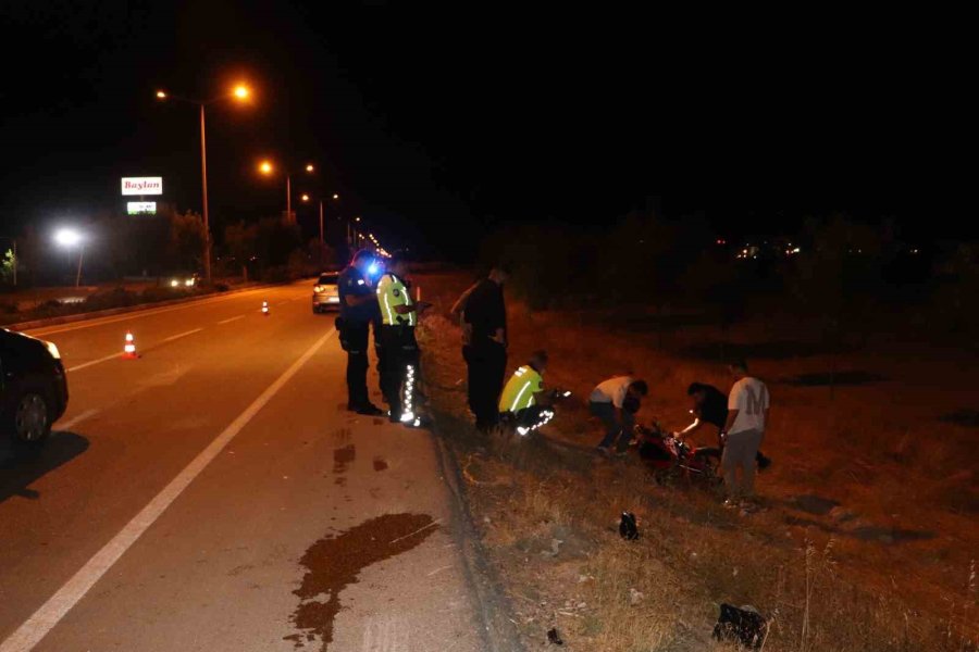 Otomobille Çarpışan Motosiklet Şarampole Savruldu: 1 Yaralı