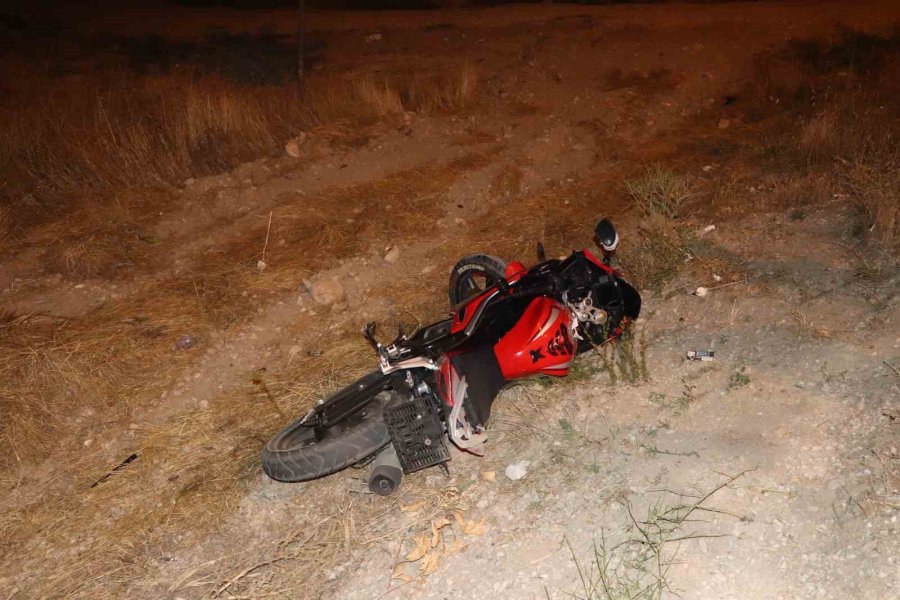 Otomobille Çarpışan Motosiklet Şarampole Savruldu: 1 Yaralı