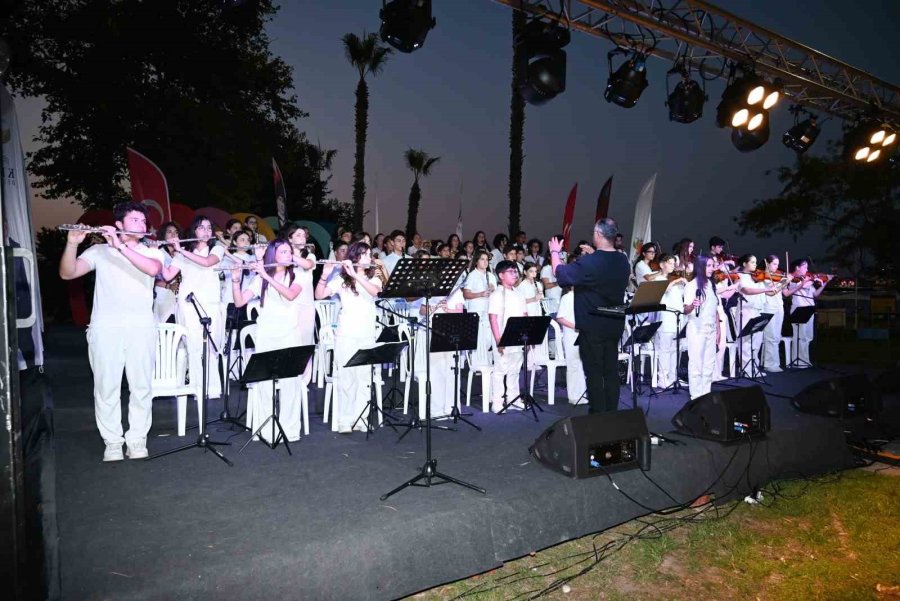 Kemer Belediyesi’nde "can Dostları" İçin Konser