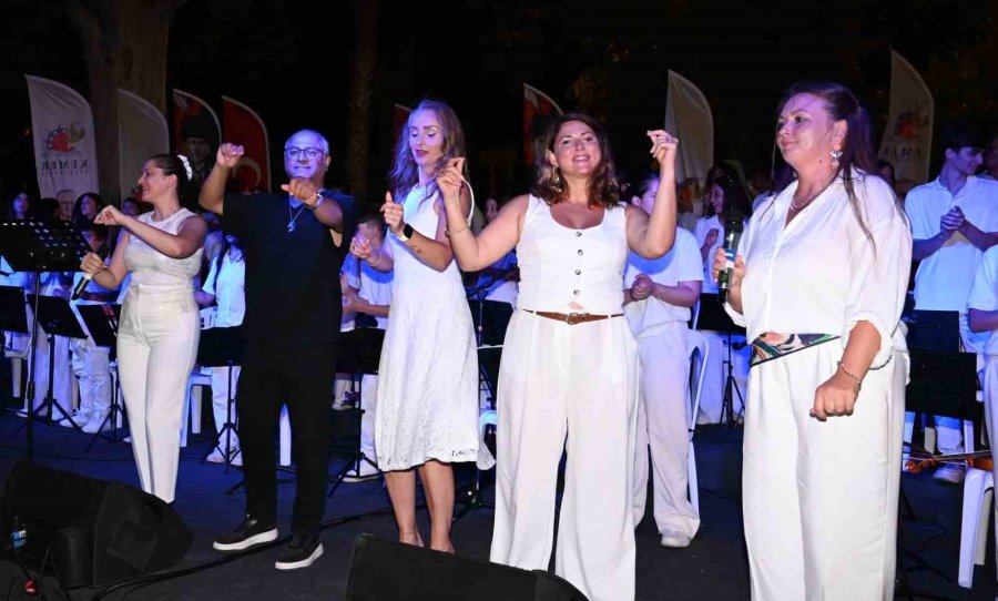 Kemer Belediyesi’nde "can Dostları" İçin Konser