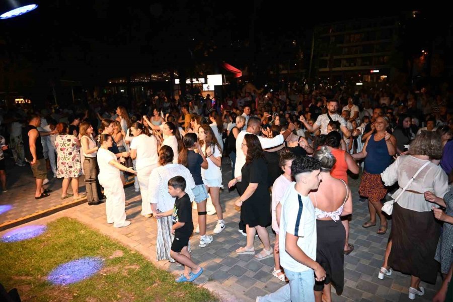 Kemer Belediyesi’nde "can Dostları" İçin Konser