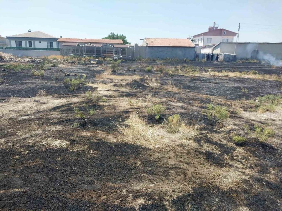 Karapınar’da Ot Yangını Paniğe Neden Oldu