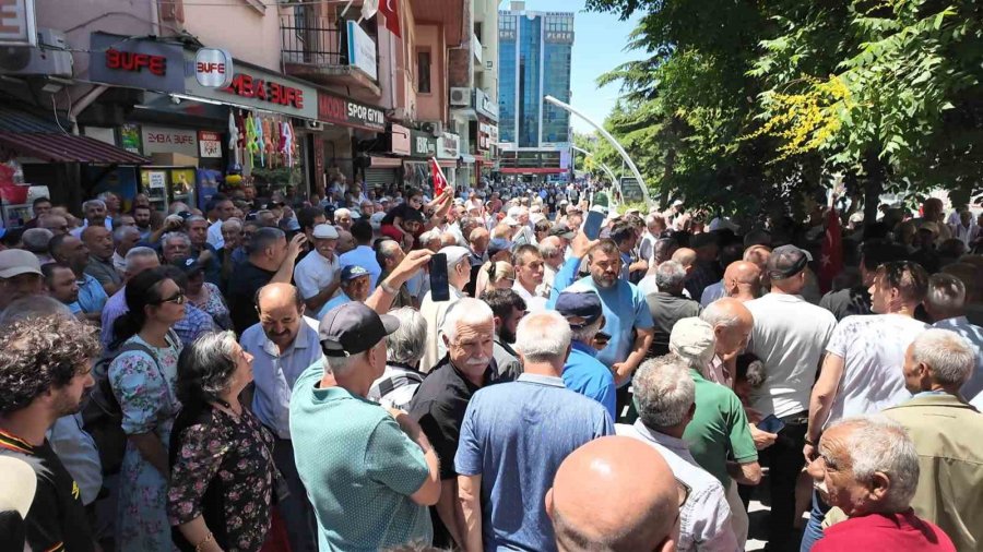 Özgür Özel’in Niğde Programında Vatandaşlar Ezilme Tehlikesi Geçirdi