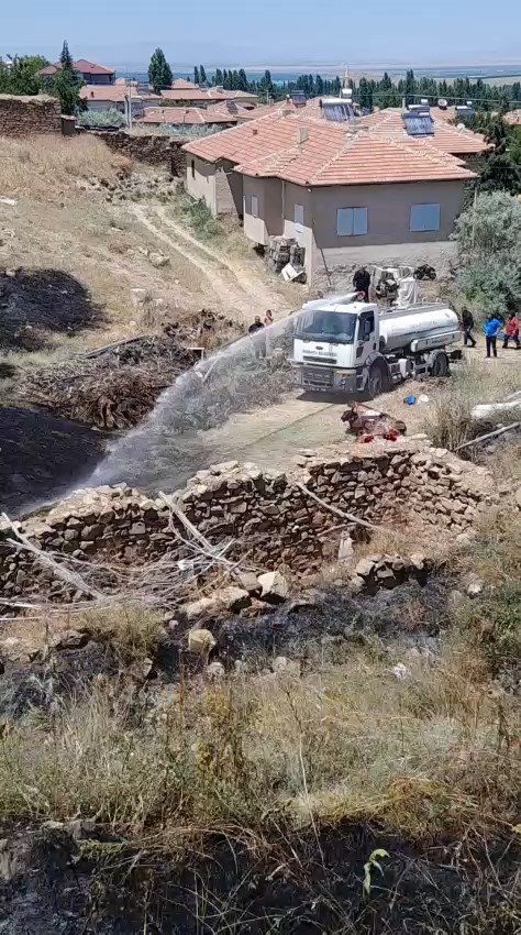 Evin Avlusunda Çıkan Yangın Büyümeden Söndürüldü