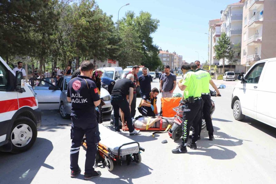 Karaman’da Otomobille Çarpışan Elektrikli Bisikletin Sürücüsü Yaralandı