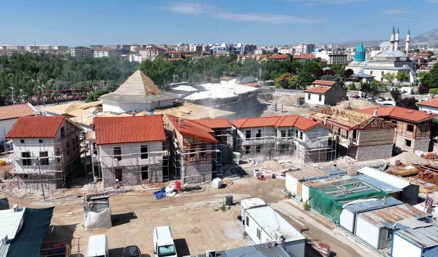 Türbe Arkası’nda Dev Tarihi Dönüşüm Devam Ediyor