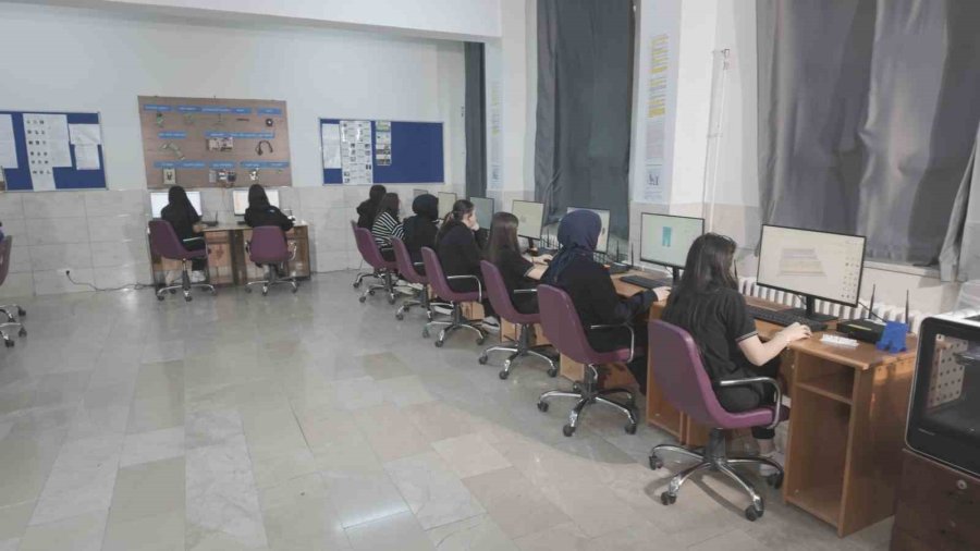 Meslek Liseleri Geleceğin Nitelikli İş Gücünü Yetiştiriyor