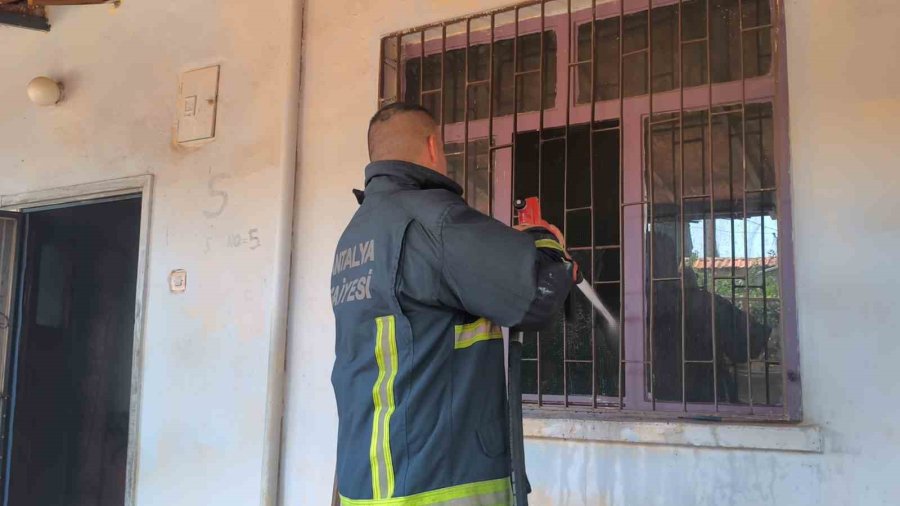 Uzaklaştırma Kararı Aldıran Eşine Sinirlenip Evi Ateşe Verdi