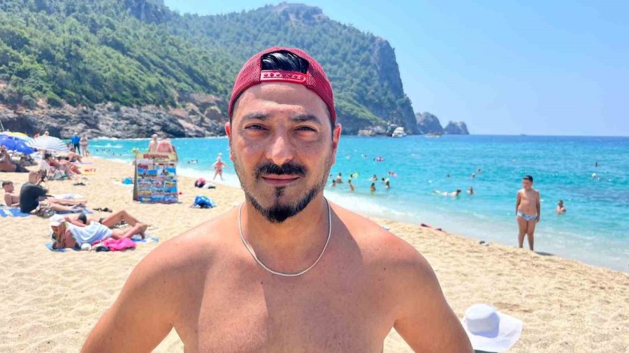 Alanya’da Tatilciler Deniz Ve Güneşin Tadını Çıkardı