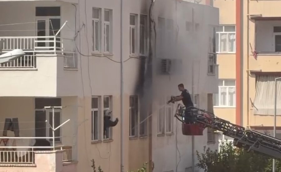 Personel Lojmanı Olarak Kullanılan Daire Yandı: 1 Kişi Dumandan Etkilendi