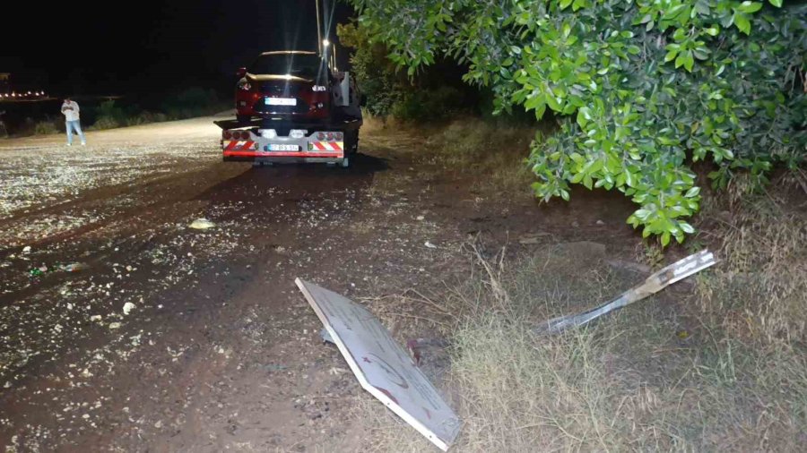 Antalya’da Midibüs Otomobille Çarpıştı: 6 Yaralı