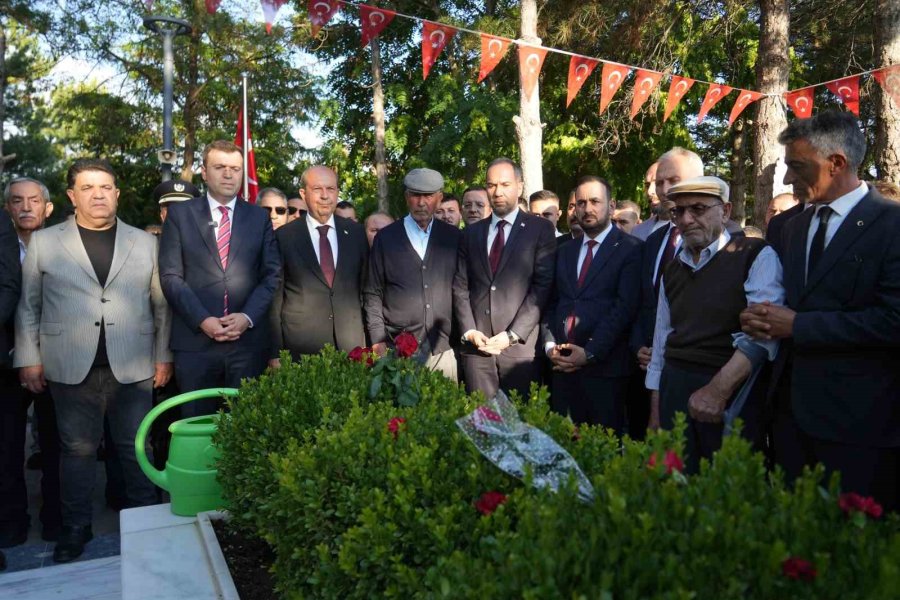 15 Temmuz Kahramanı Şehit Ömer Halisdemir Kabri Başında Törenle Anıldı
