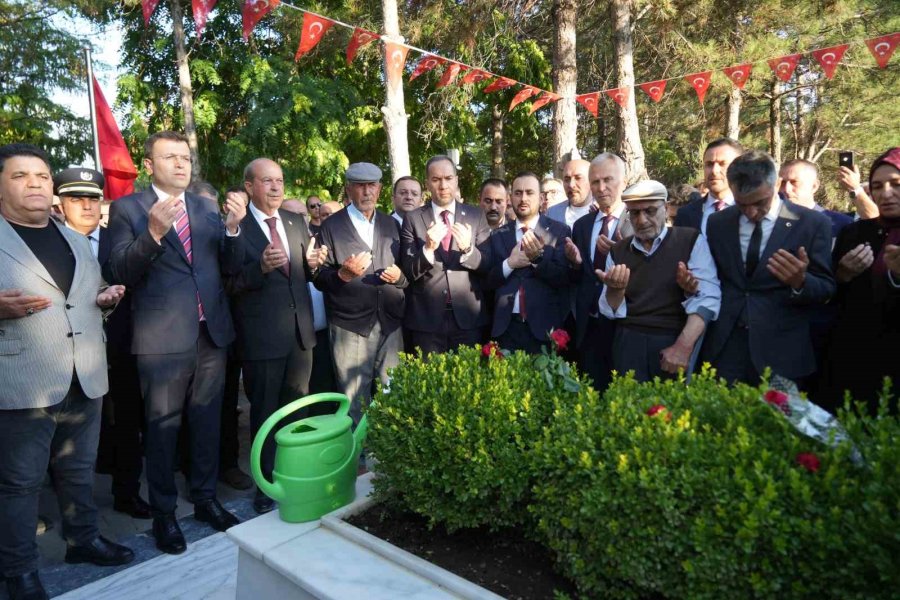 15 Temmuz Kahramanı Şehit Ömer Halisdemir Kabri Başında Törenle Anıldı
