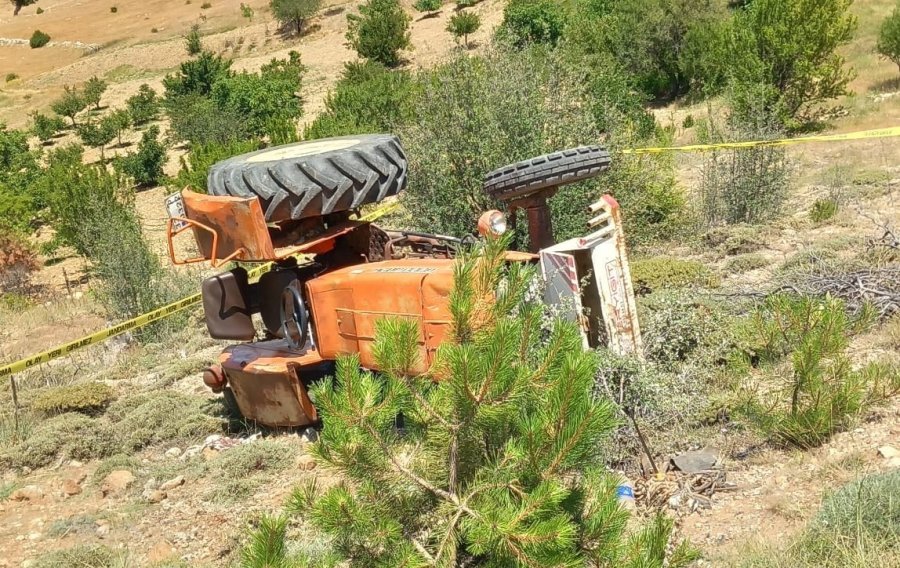Karaman’da Traktör Devrildi: 1 Ölü