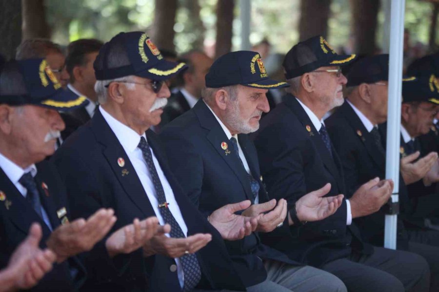 Konya’da 15 Temmuz Etkinliklerinde Şehitlik Ziyaret Edildi