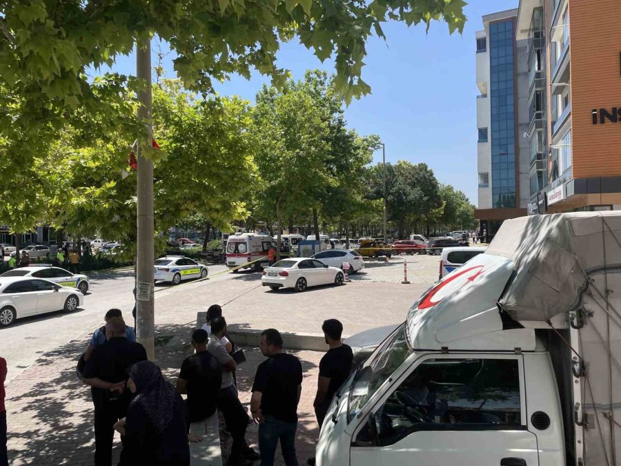 Ticari Taksinin Anne İle Kızına Çarptığı Kazanın Görüntüsü Ortaya Çıktı
