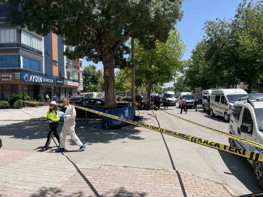 Ticari Taksinin Çarptığı Anne İle Kızı Hayatını Kaybetti