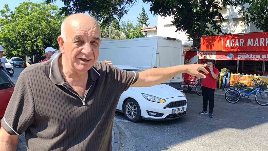 Kamyonet İle Otomobil Kavşakta Çarpıştı, Vatandaşlar ’sürekli Kaza Oluyor’ Diyerek Önlem Alınmasını İstedi