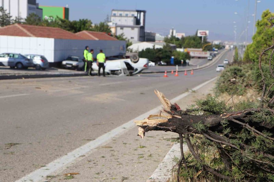Karaman’da Otomobil Takla Attı: 5 Yaralı