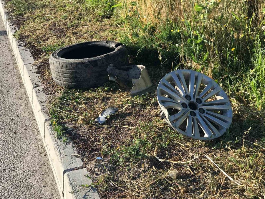 Otomobil Şarampole Yuvarlandı: 1’i Bebek 3 Yaralı