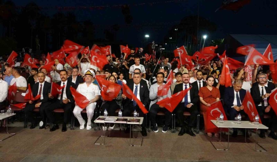 Mersin’de 15 Temmuz Yürüyüşü Düzenlendi, Demokrasi Nöbeti Tutuldu
