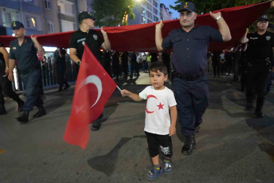 Niğde’de 15 Temmuz’un 10. Yılında Fener Alayı Ve Demokrasi Nöbeti
