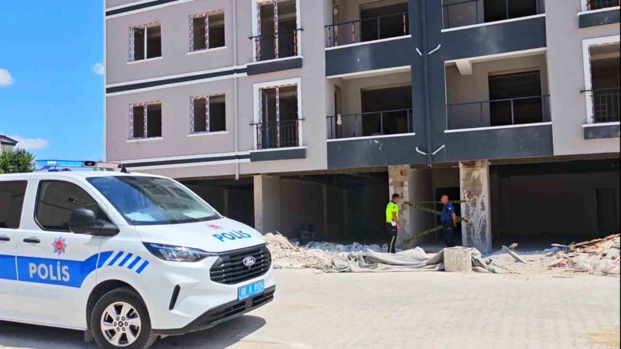 İnşaatta Merdivenlerden Düşen İşçi Hayatını Kaybetti