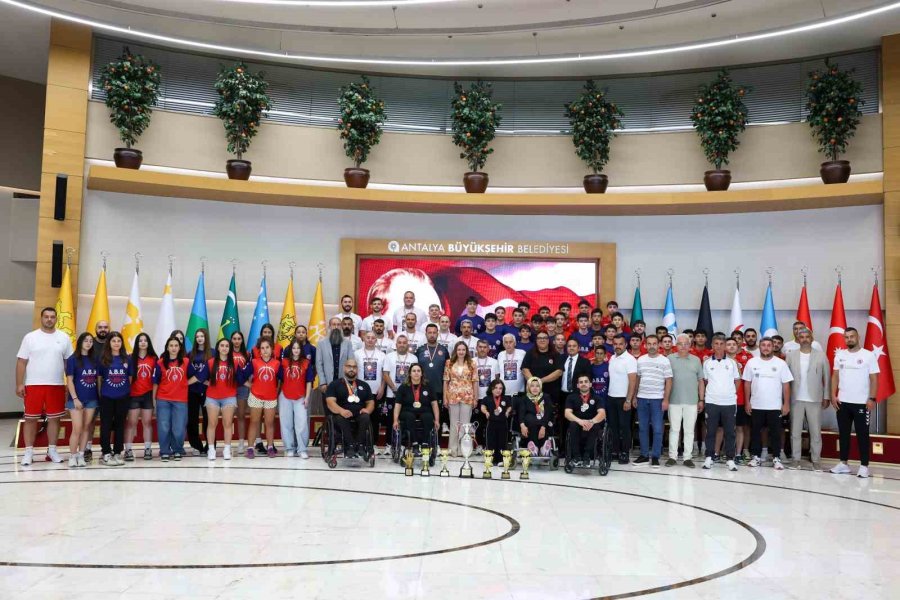 Büşra Özdemir: "14 Farklı Branşta Spora Destek Veriyoruz"