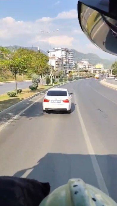 Alanya’da İtfaiyeye Yol Vermeyen Otomobil Sürücüsüne 46 Bin Tl Ceza