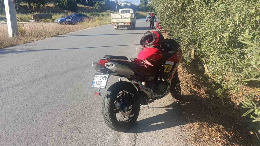 Manavgat’ta İki Motosiklet Çarpıştı: 2 Yaralı