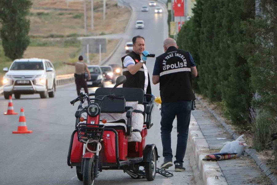 Karaman’da Otomobilin Çarptığı Elektrikli Bisikletin Sürücüsü Ağır Yaralandı