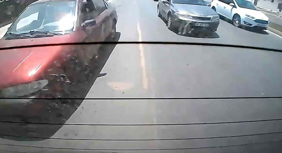 O Anları Araç Kamerası Kaydetti: Trafiği Tehlikeye Düşürdü 261 Bin Tl Ceza Yedi