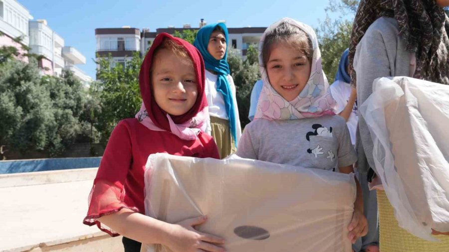 Alanya Belediyesi’nden Kur’an Kurslarına 800 Rahle Desteği