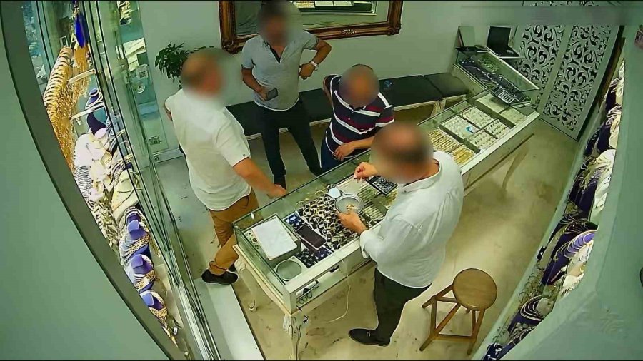 Kuyumculara Sahte Altın Diş Satan Şüphelilere, Polisten ’gülen Yüz’ Operasyonu
