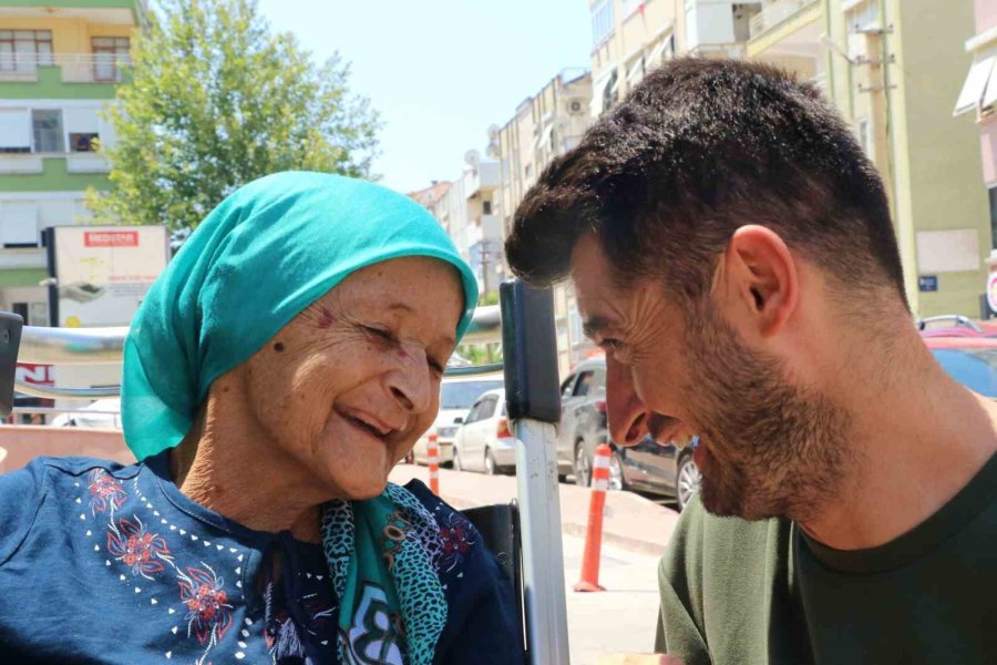 Yıllar Önce Bir Hastaya Can Olur Diye Yaptığı Bağış Annesinin Hayatını Kurtardı