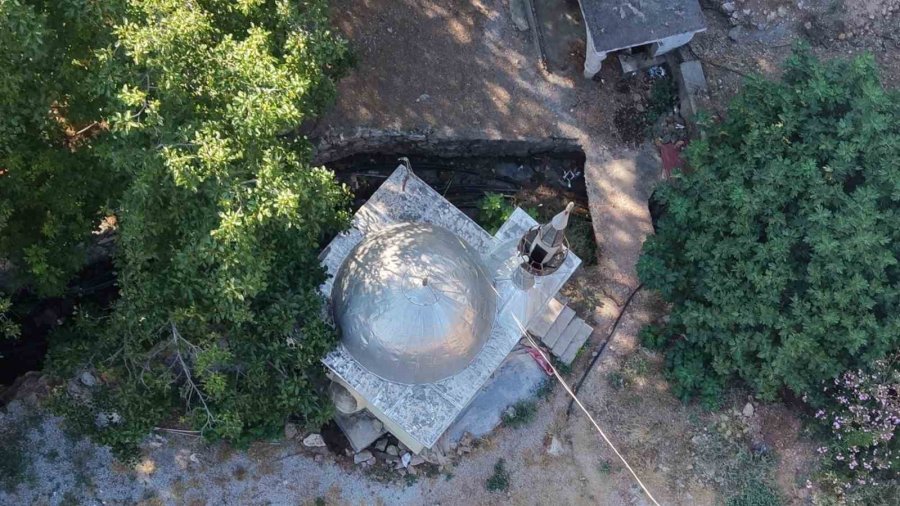 Mersin’de 9 Metrekarelik Cami Dikkat Çekiyor
