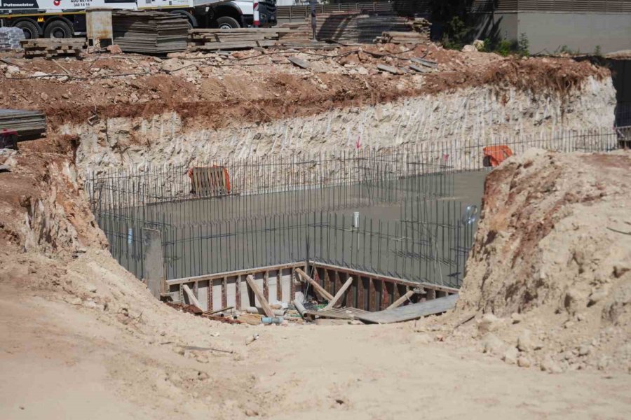 İnşaat Şantiyesinde Göçük: 2 İşçi Yaralandı