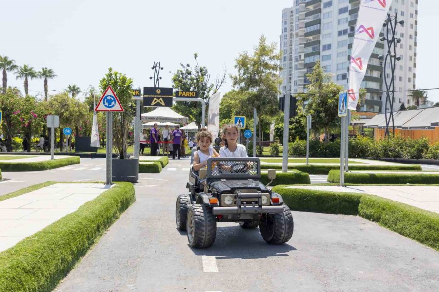 Mersin’de Kadınlar Mum Yapımını Öğreniyor