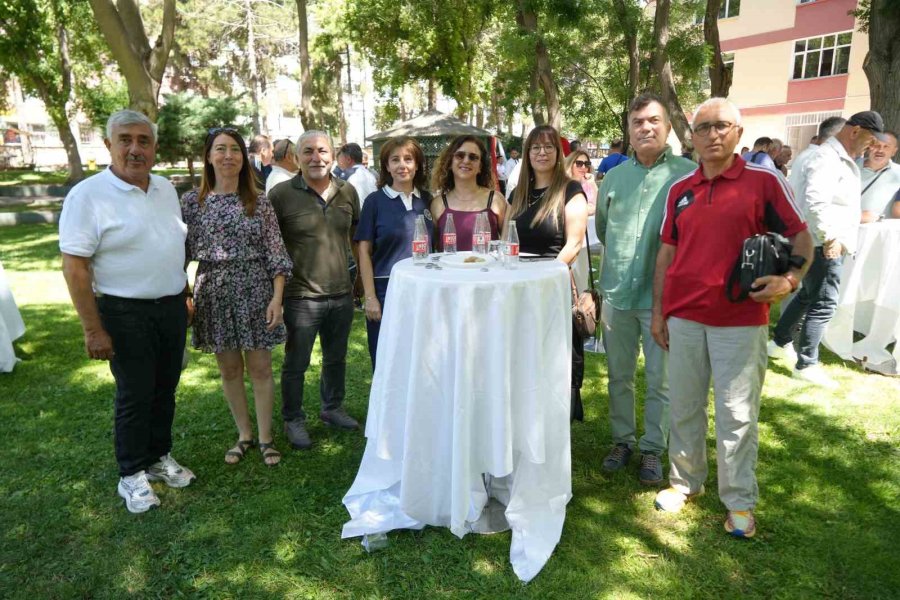 30 Yıl Sonra Mezun Oldukları Okulda Buluşturlar