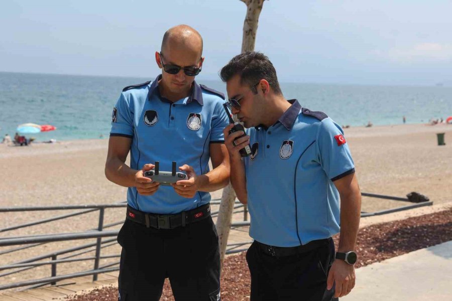 Büyükşehir Zabıtası Konyaaltı Sahili’nde Dron Desteğiyle Denetimlerini Sürdürüyor