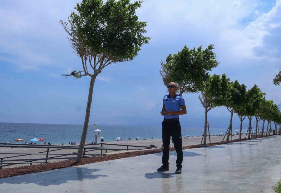 Büyükşehir Zabıtası Konyaaltı Sahili’nde Dron Desteğiyle Denetimlerini Sürdürüyor
