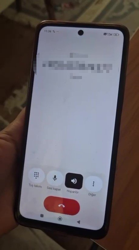 Annesini Telefonda Konuşurken Gördü Dolandırıcıların Planını Bozdu