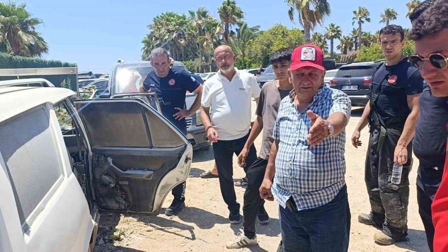 Otele Ölçü Almaya Gitti, Geri Döndüğünde Aracını Yanmış Halde Buldu