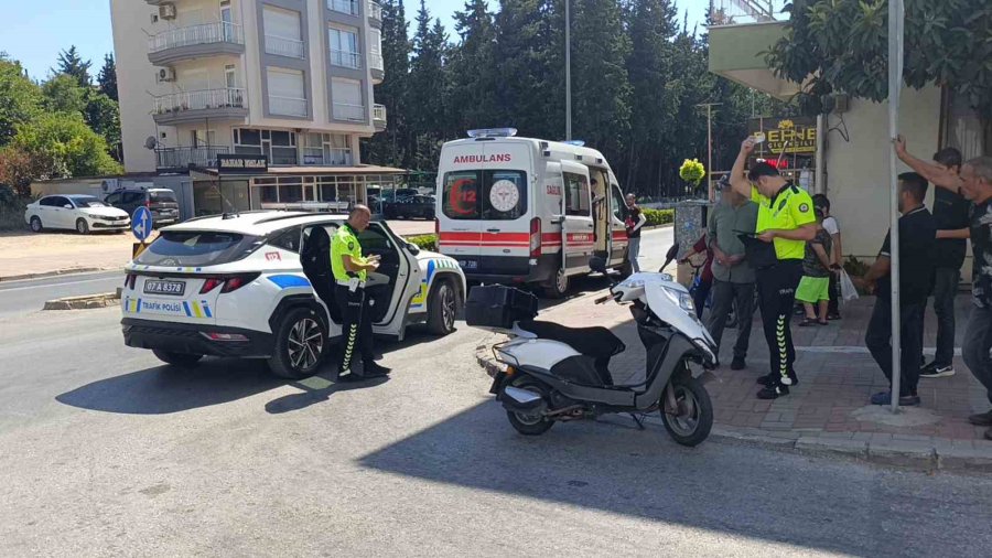 Motosiklet İle Otomobil Çarpıştı: 2 Yaralı