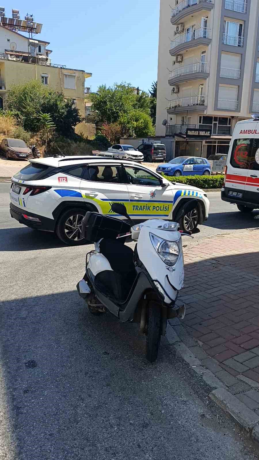 Motosiklet İle Otomobil Çarpıştı: 2 Yaralı