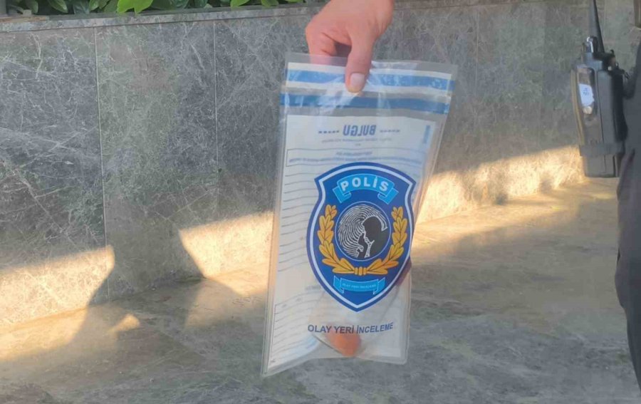 Otel Odasında Ölü Bulundu, Yanındaki Maddeler Ekipleri Alarma Geçirdi