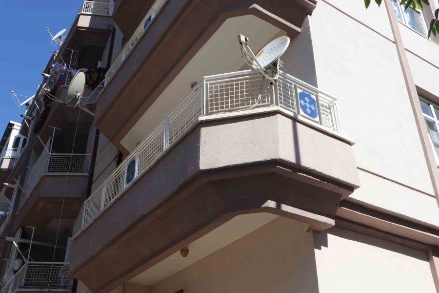 Karaman’da Balkondan Düşen Şahıs Yaralandı