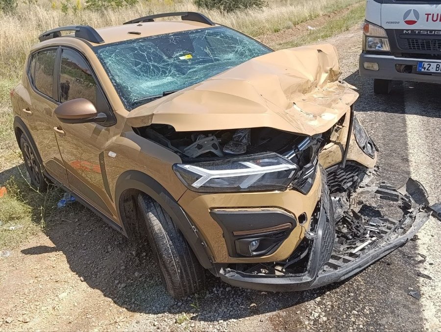 Suv Araçlar Kafa Kafaya Çarpıştı: 9 Yaralı