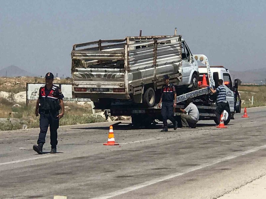 Ereğli’de Kamyonetler Çarpıştı: 2 Yaralı